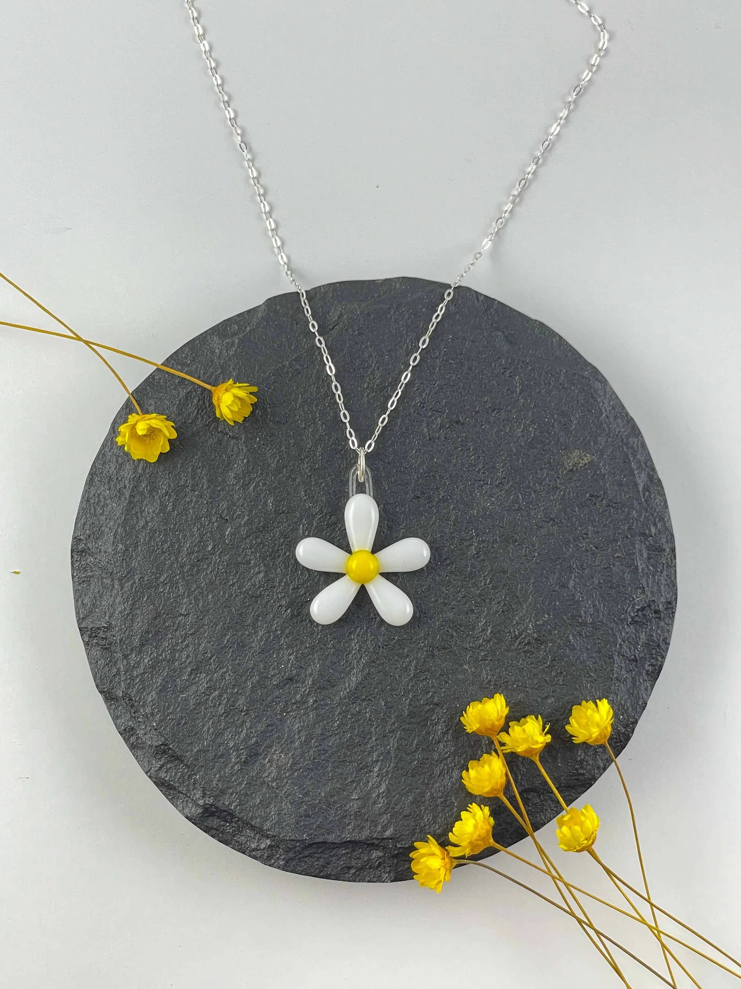 【Mikshimai】DAISY NECKLACE Diamond Daisy Necklace - Nuha Jewelers